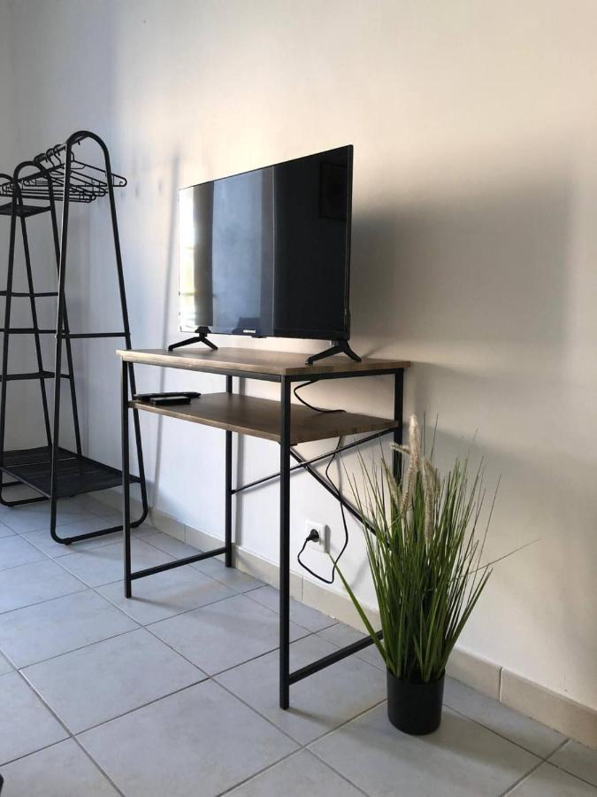 Apartamento Studio Le 2, Free Parking, Free Wifi, Transports Nimes Exterior foto